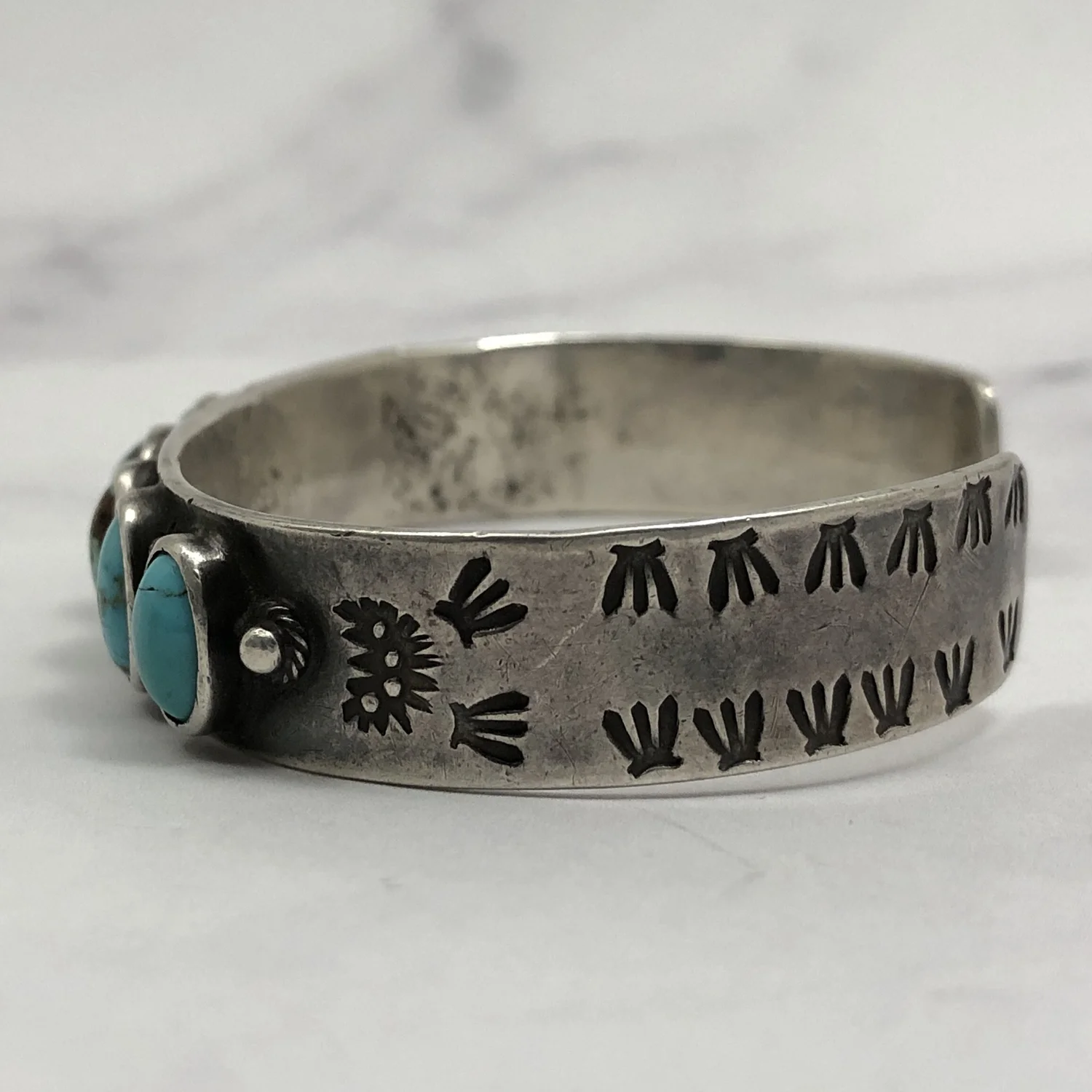 Vintage Fred Harvey era Bangle (ナバホ族) Bracelet, Vintage Fred Harvey era Navajo Cuff - Long Ago