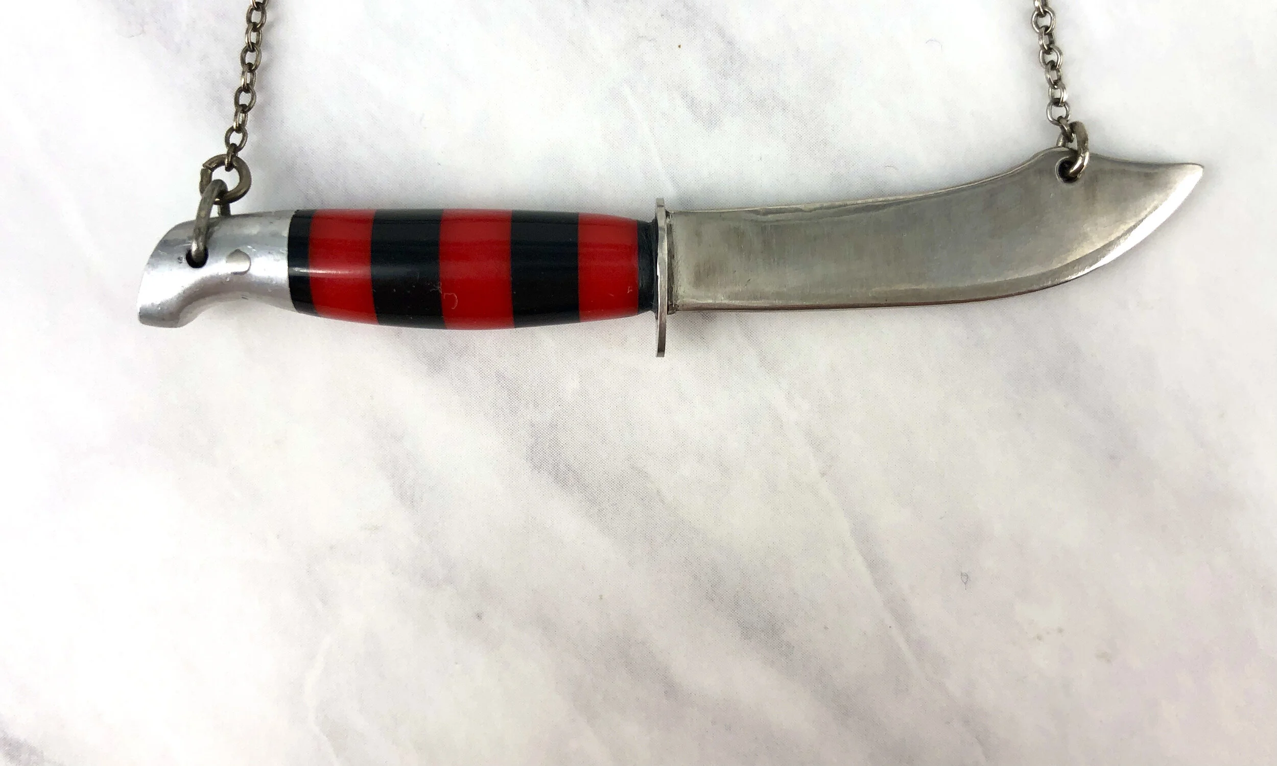 WW2 Era Black &amp; Red Bakelite Handle Knife Tie Clip