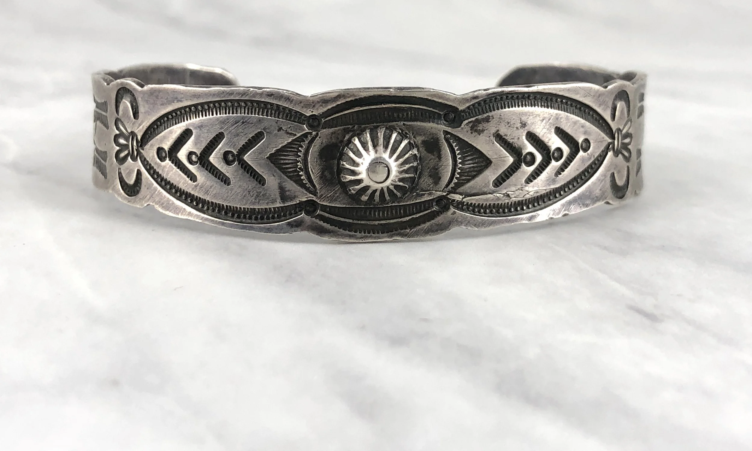 Early Navajo Repousse & Stamped Arrows Ingot Silver Cuff Bracelet
