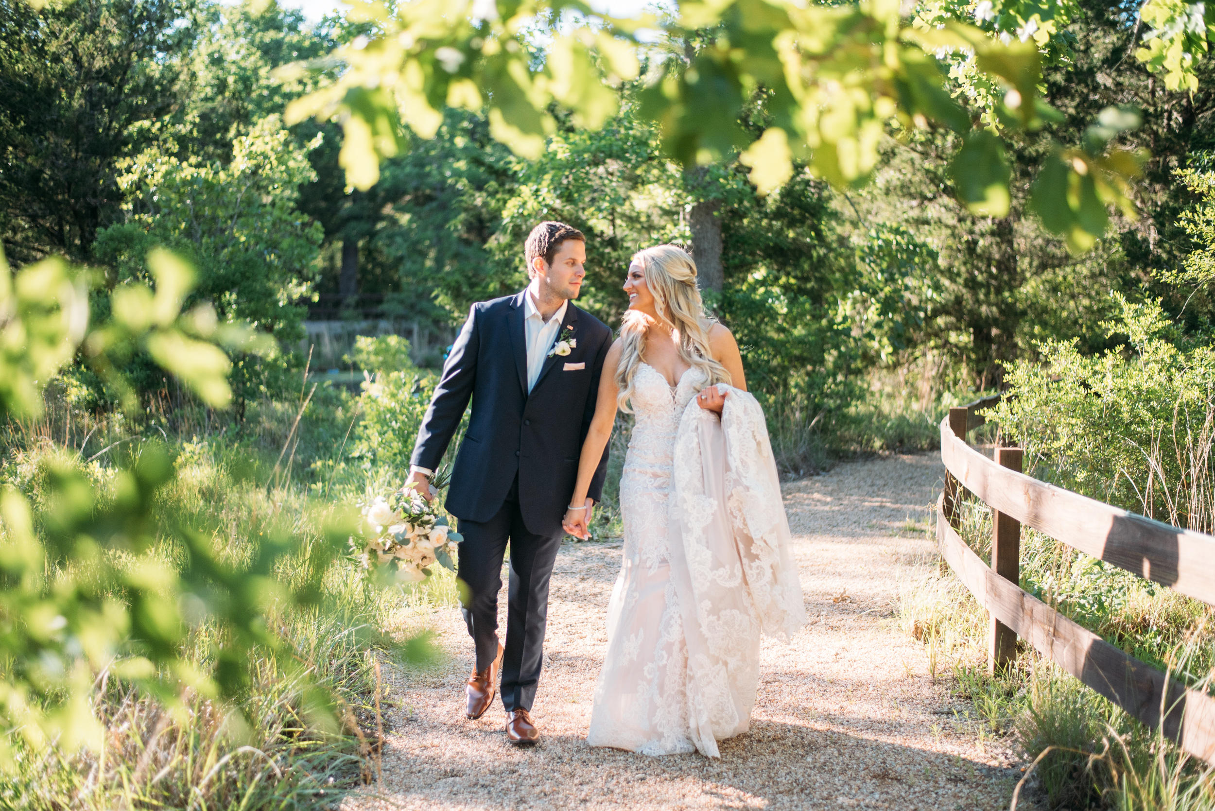 CollegeStation_WeddingPhotographer_PeachCreekRanch_001.jpg