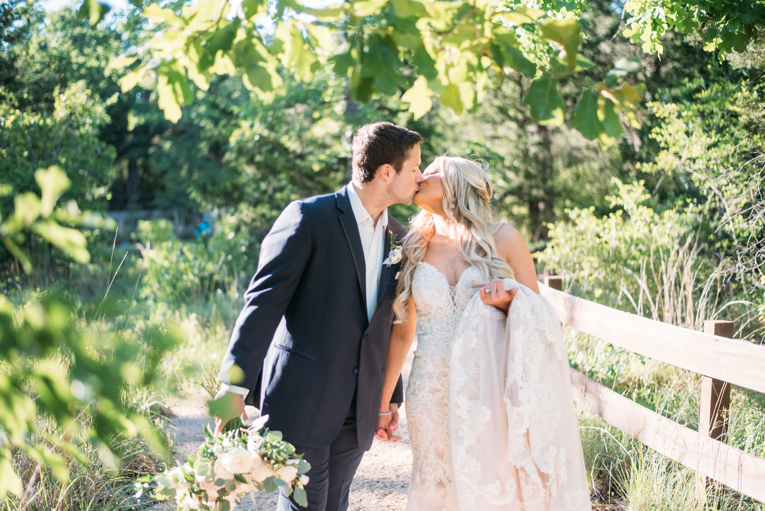 CollegeStation_WeddingPhotographer_PeachCreekRanch_057.jpg