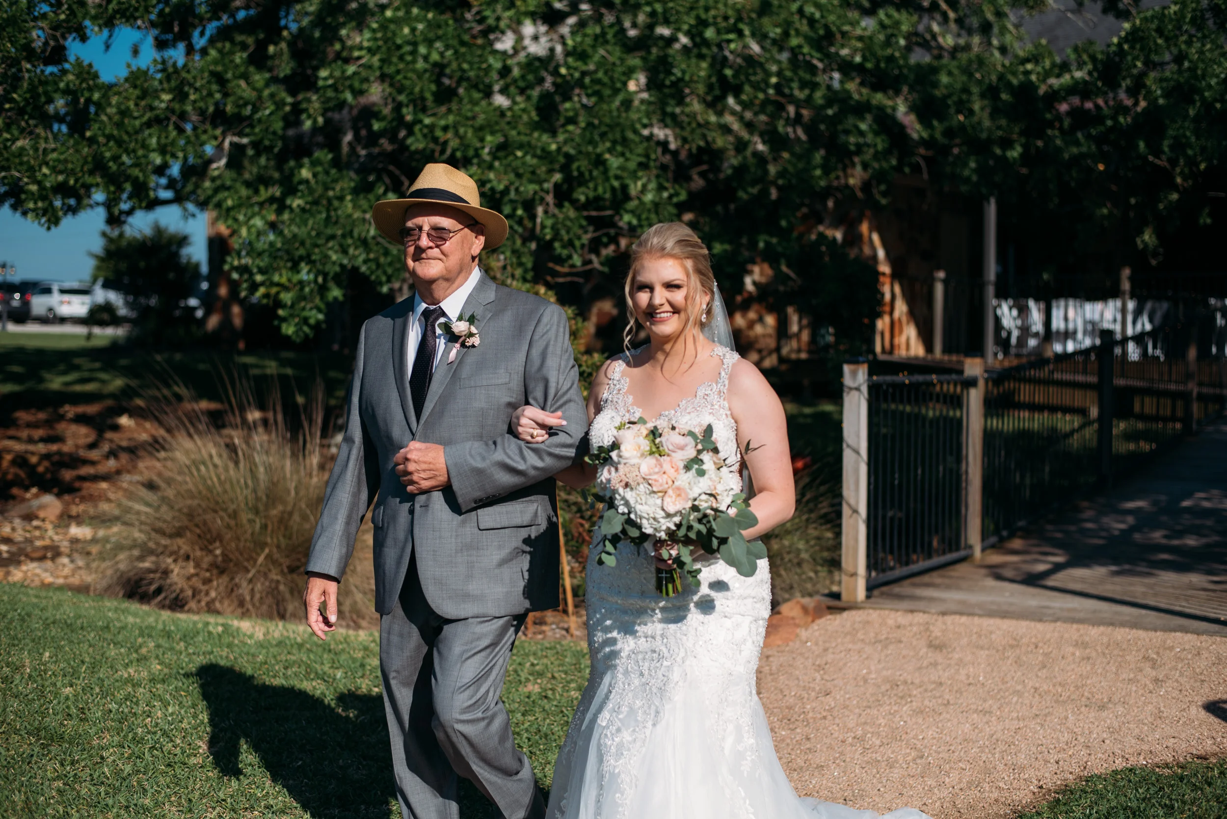 CollegeStation_WeddingPhotographer_DoubleCreekCrossing_0034.jpg