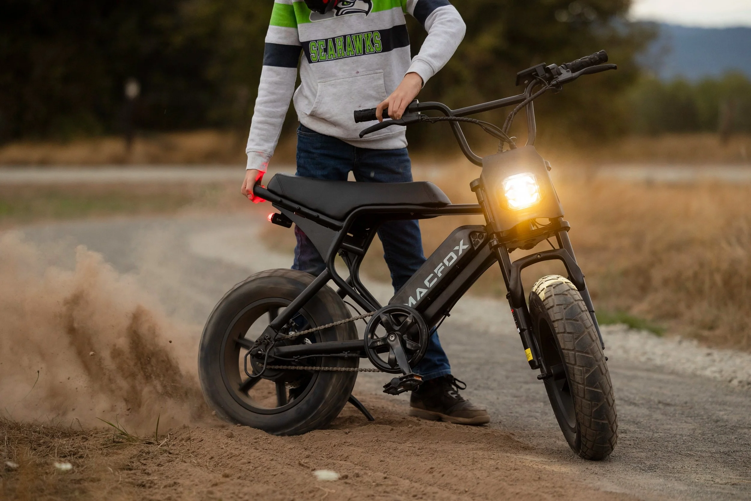 why-choose-the-macfox-m16-youth-electric-bike-3.webp.jpeg