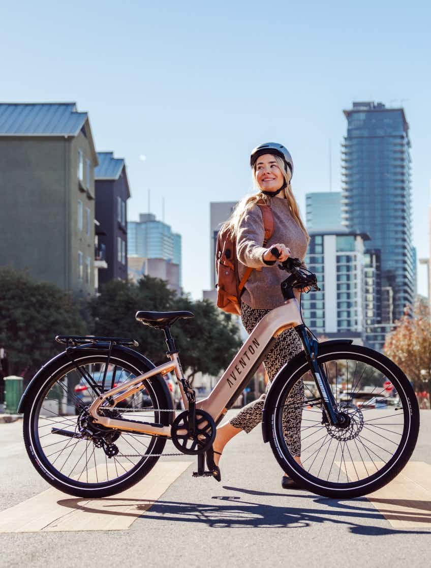 Z6ua1ZbqstJ9-fu__pace-500.3-step-through-ebike-lifestyle-04.jpg