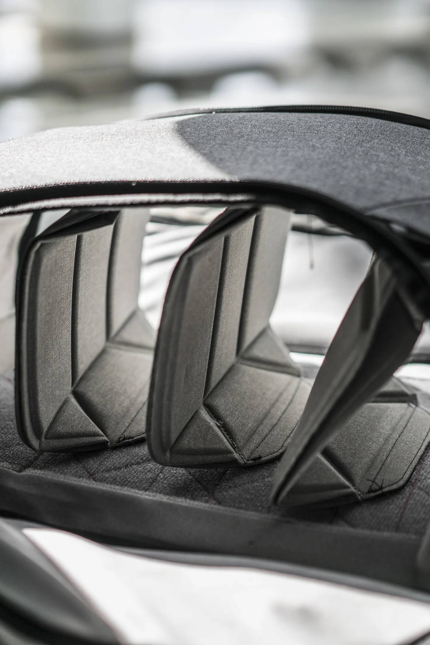 FLEX-FOLD™ DIVIDERS 3 FlexFold Dividers allow for endless internal configuration, compartmentalizing, and gear stacking, and prevent gear from falling to the floor of your bag.