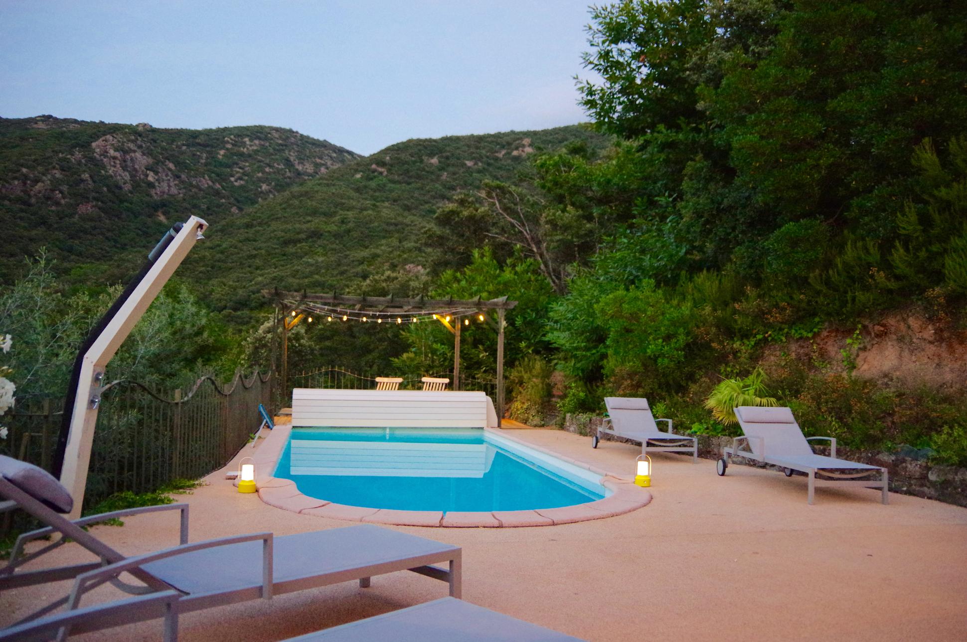 Pool_a_resize.jpg