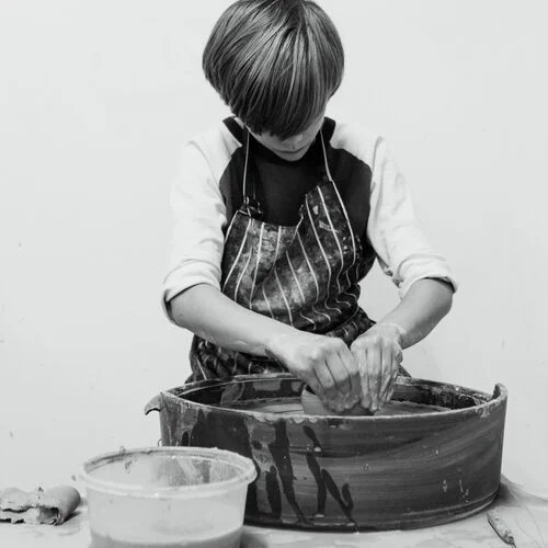 Wheel_throwing_boy_kyliefitts_tinkerartstudio_bw_024.jpg