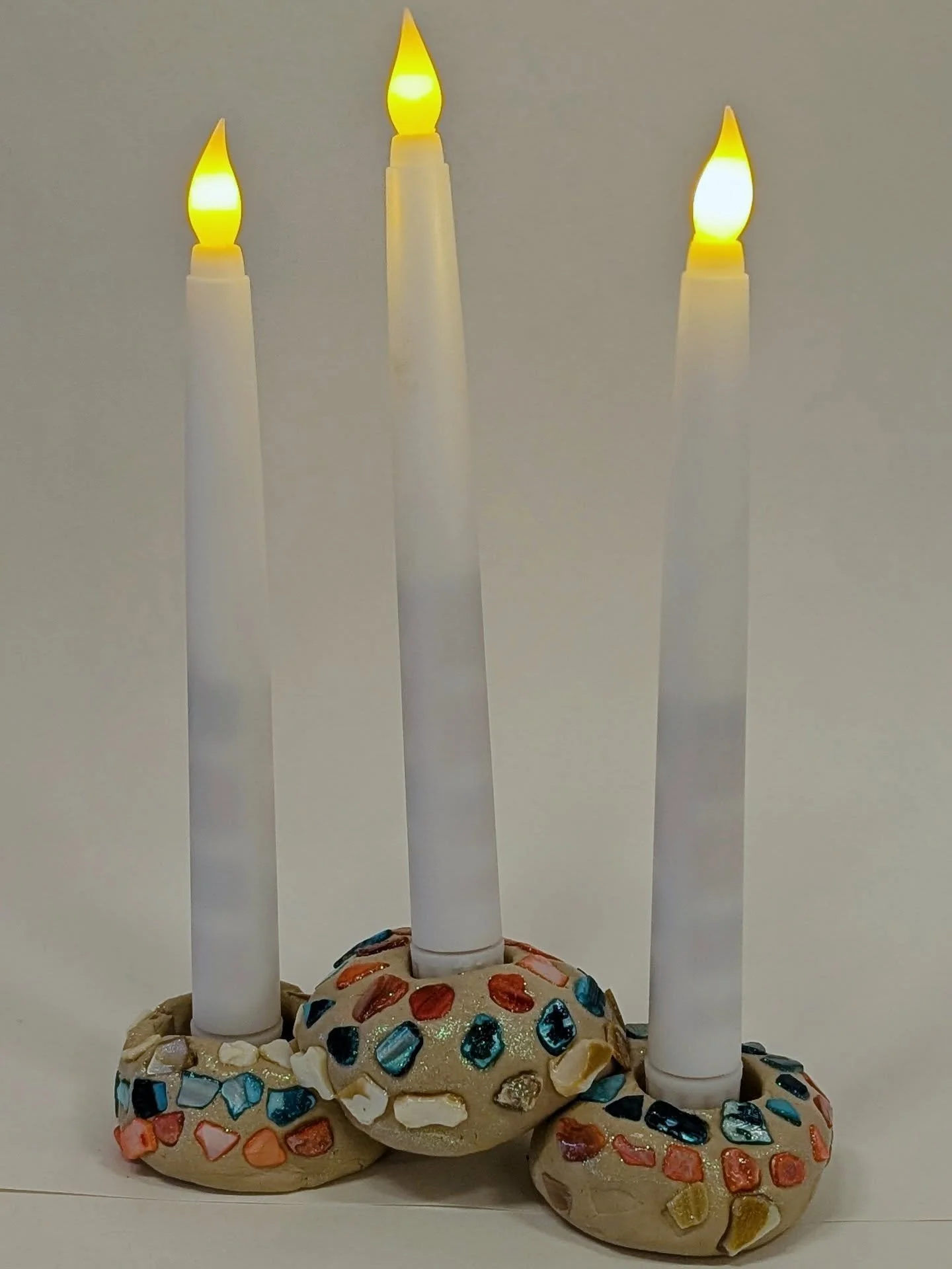 Absolutely loving these sweet candelabra centerpieces made by campers this week 🕯️🕯️🕯️ 

A sold out week of camps across Tinker and @clayhubstudio kept us busy! Here's just a little glimpse at one of the many projects made 😍

Wishing everyone a l