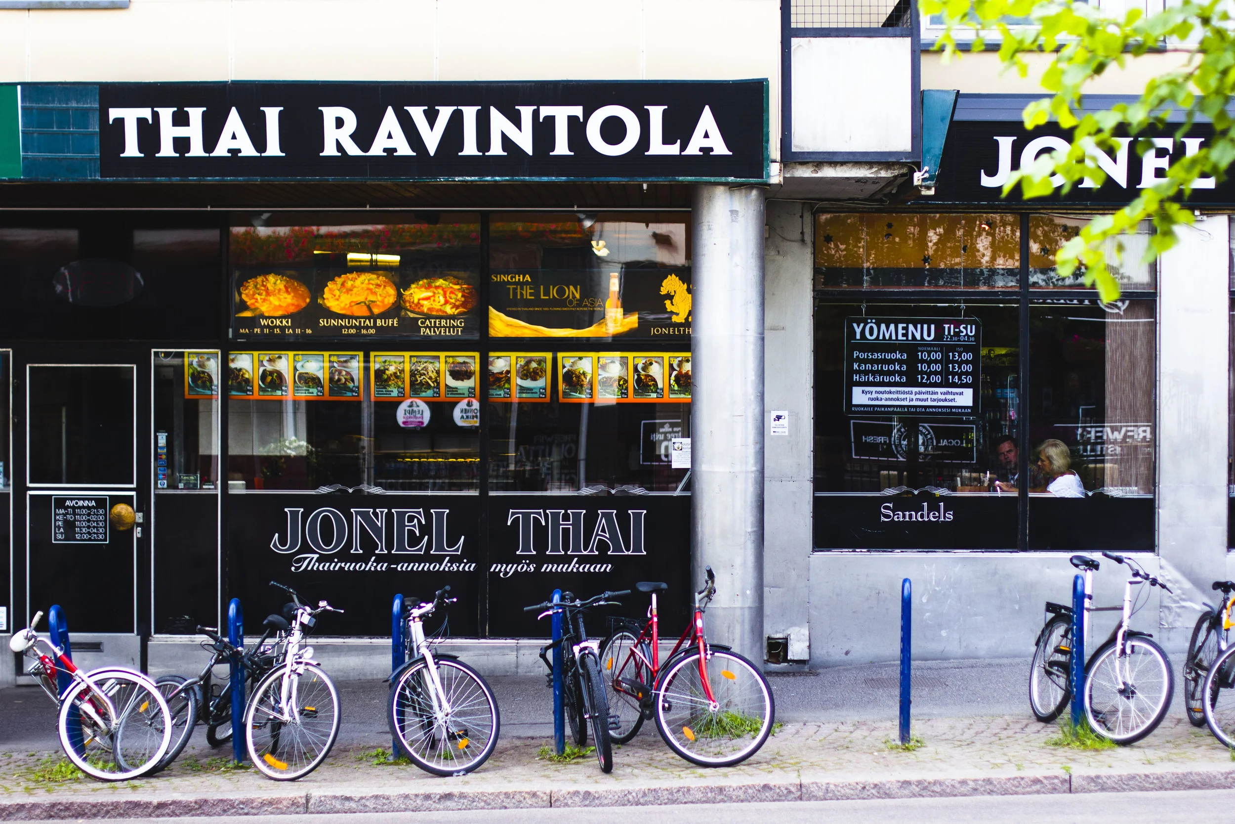 Jonel-Thai Catering toimittaa juhliisi / tapahtumaasi unohtumattomat kattauksen erinomaista maistuvaa Thai-ruokaa.