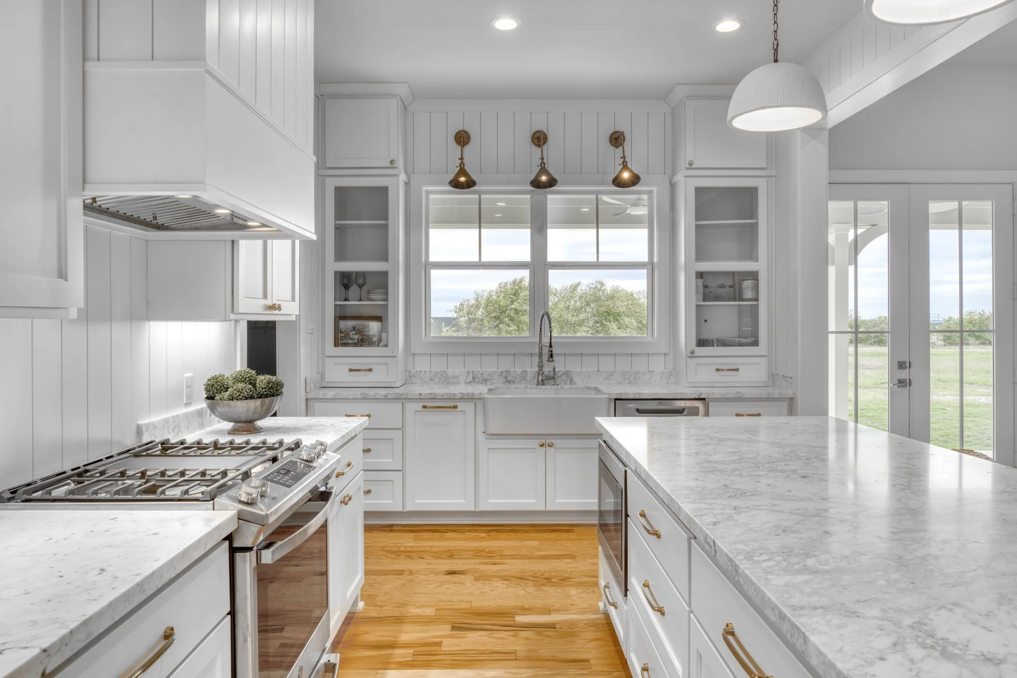 ✨Saturday Spotlight✨ Meet the Ponder Modern Ranch- where timeless style meets functional living. At 2,360 sq. ft. with 4 bedrooms/3 baths, this plan is perfect for families who want open living, cozy bedrooms, and all the charm of a modern farmhouse.