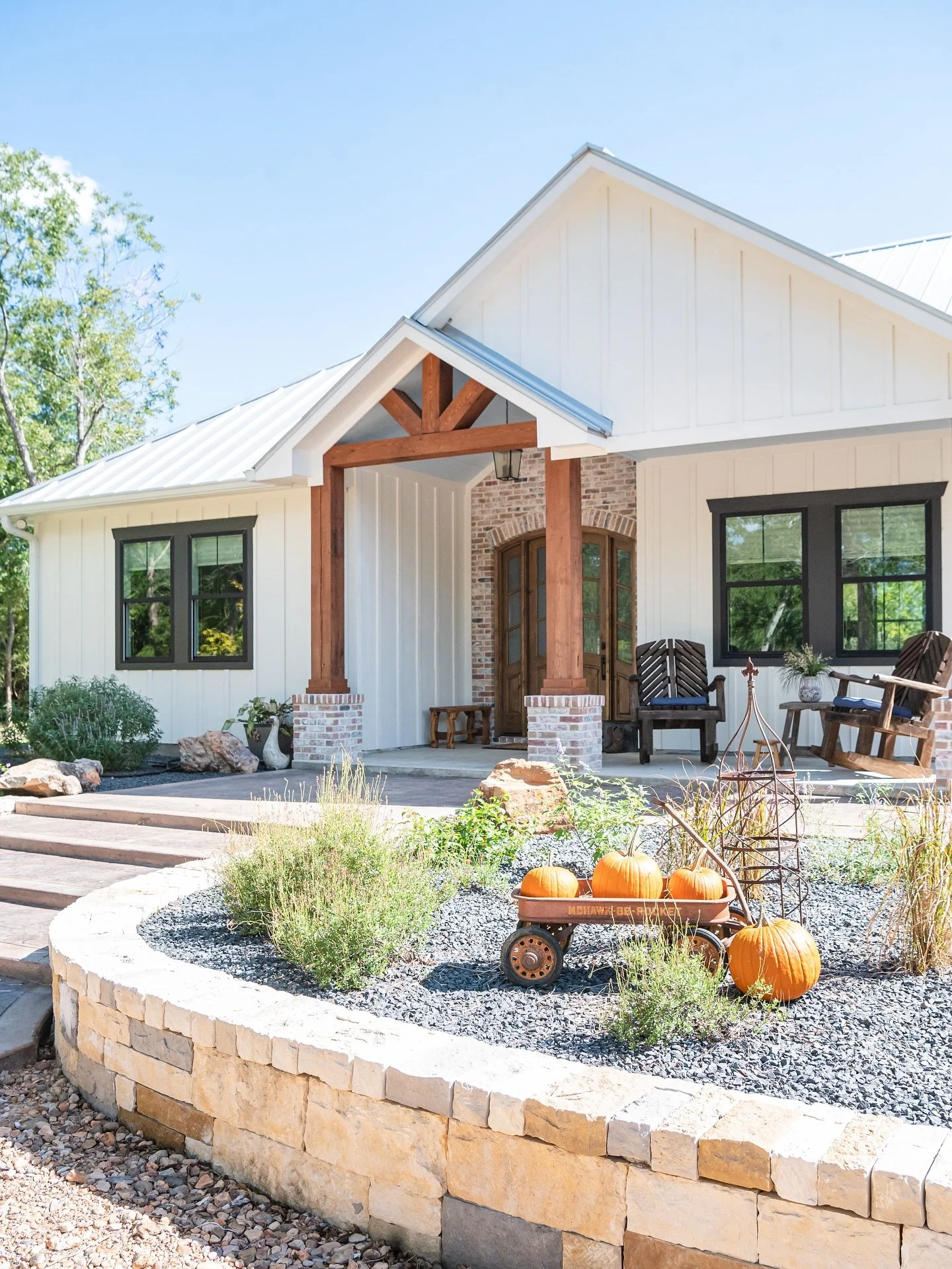 Nothing says fall like a front porch dressed in pumpkins and golden leaves 🍁 Your dream home should feel this cozy all year long. Featuring our Fleetwood Modern Ranch today. See the link in our bio for more!

Photography @ellenreneephotos 

#ModernF