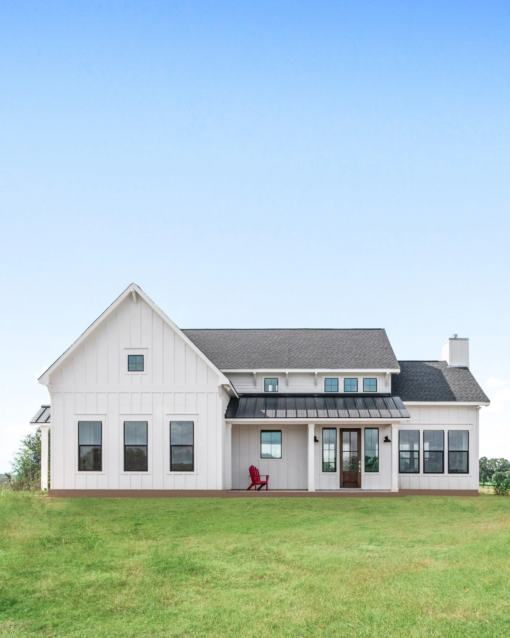 ✨Saturday Spotlight✨ Meet the Whitt Modern Farmhouse- 2,461 sq.ft. of charm and function. This 4 bed, 3 bath plan blends open-concept living with timeless farmhouse details 🤍

Spacious living, thoughtful design, and plenty of room to grow- the Whitt