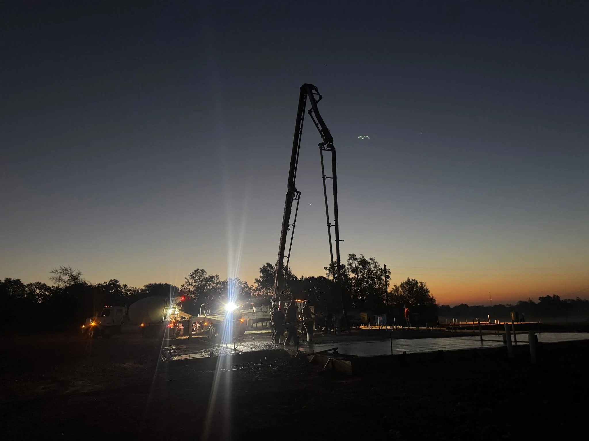 🛠🏗 Starting the week with a solid foundation. Let's build something great together!

#texasbuilder #custombuilder #designbuild #loveyourhome #strongfoundation #brenhamtx #bellvilletx #roundtoptx