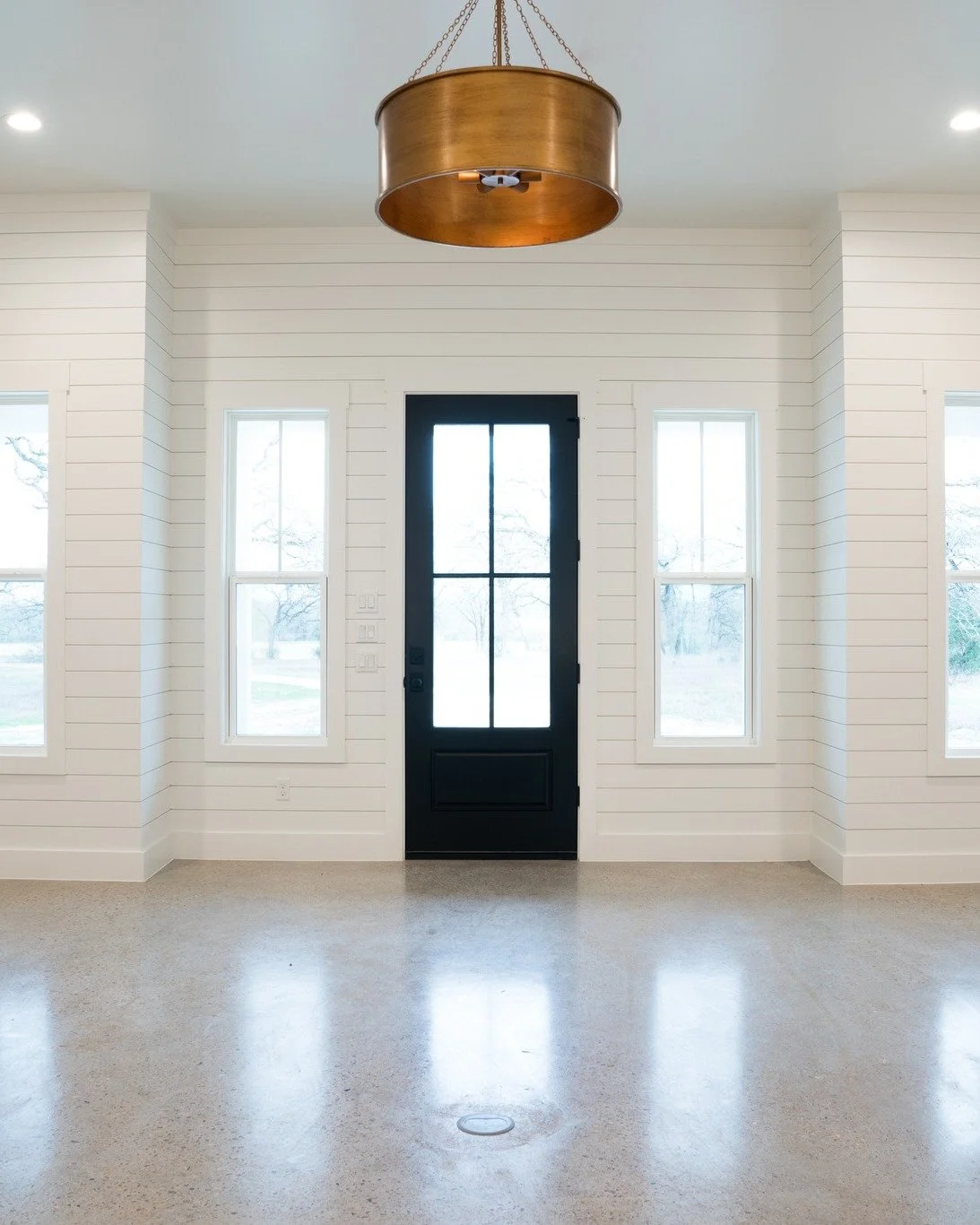 ✨Saturday Spotlight: The Quinn Modern Farmhouse
Say hello to the Quinn Modern Farmhouse- our very fist modern farmhouse plan. She is every bit as beautiful as she is sweet.

With clean clines, cozy charm, and timeless farmhouse details, the Quinn bri