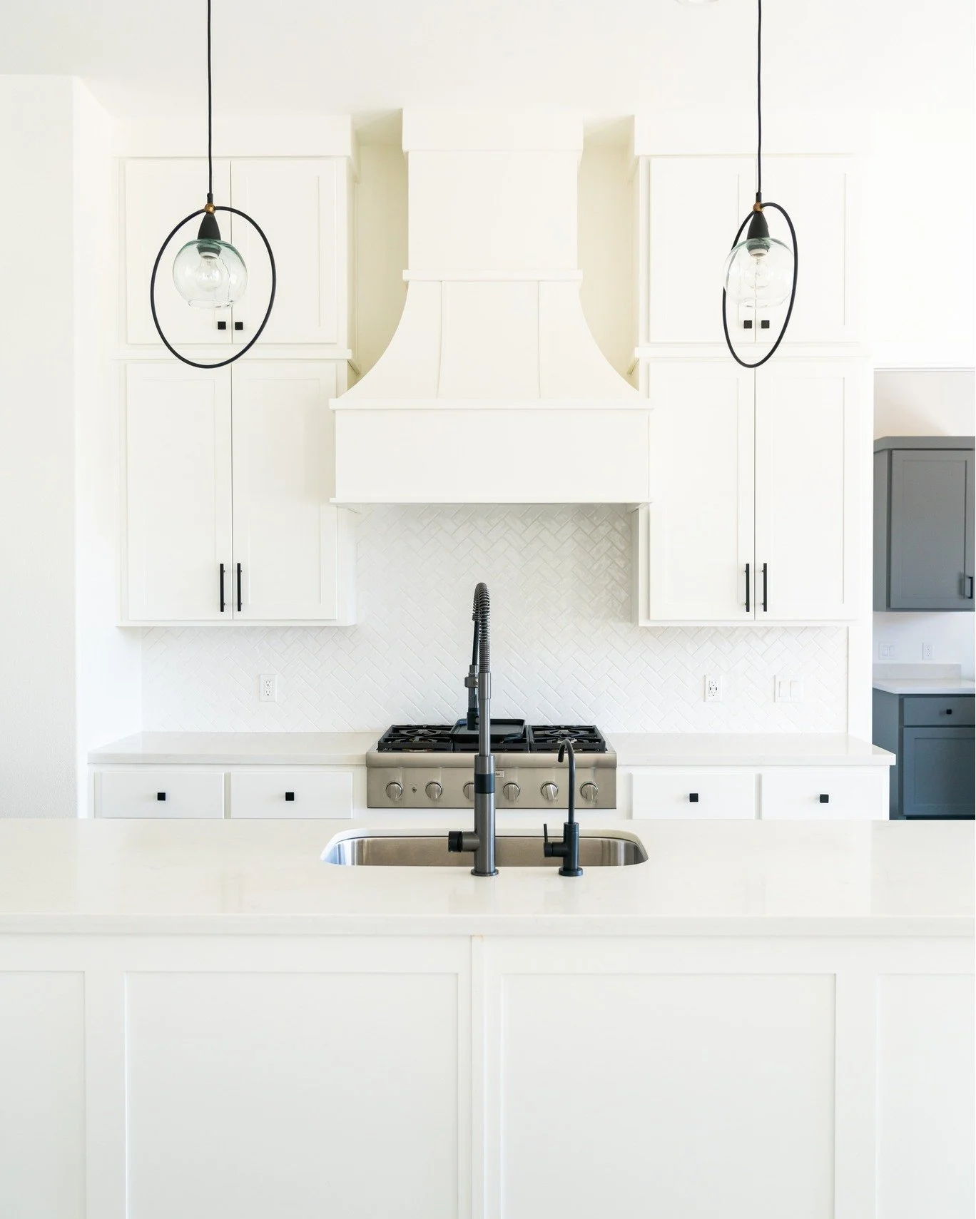 ✨Saturday Spotlight✨
Our Nueces Modern Ranch- this 4 bed, 3.5 bath, 3,485 sq.ft. home is a beautiful open-concept home with a large master suite, side-entry garage, modern elevation with optional stone or brick accents on the exterior, large kitchen,