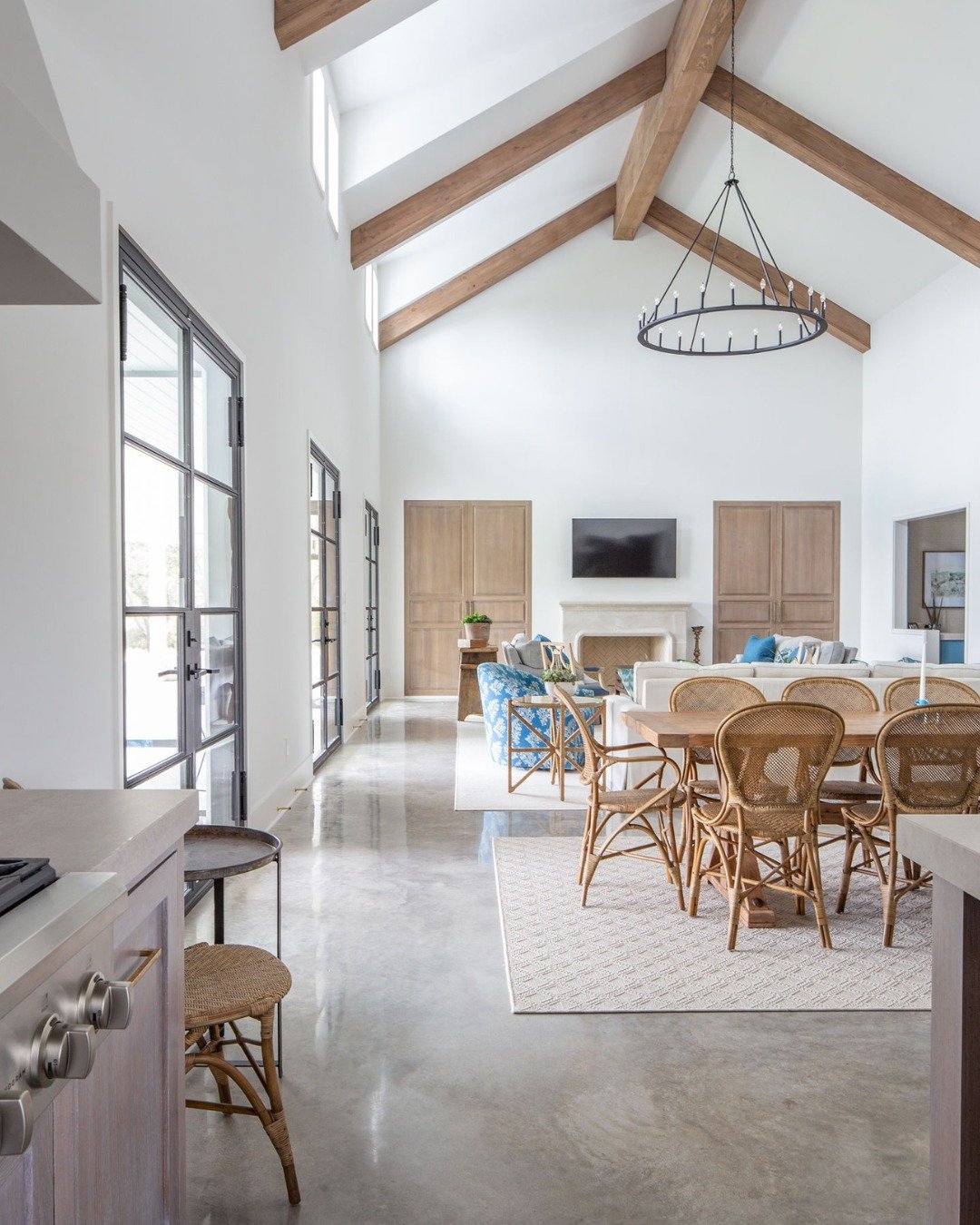 With light that flows through every corner and open layouts that invite togetherness, this living room is designed to make holiday gatherings effortless and elegant. 

Discover more on our website - link in bio!

#openspaces #willmarkhomes #luxuryliv