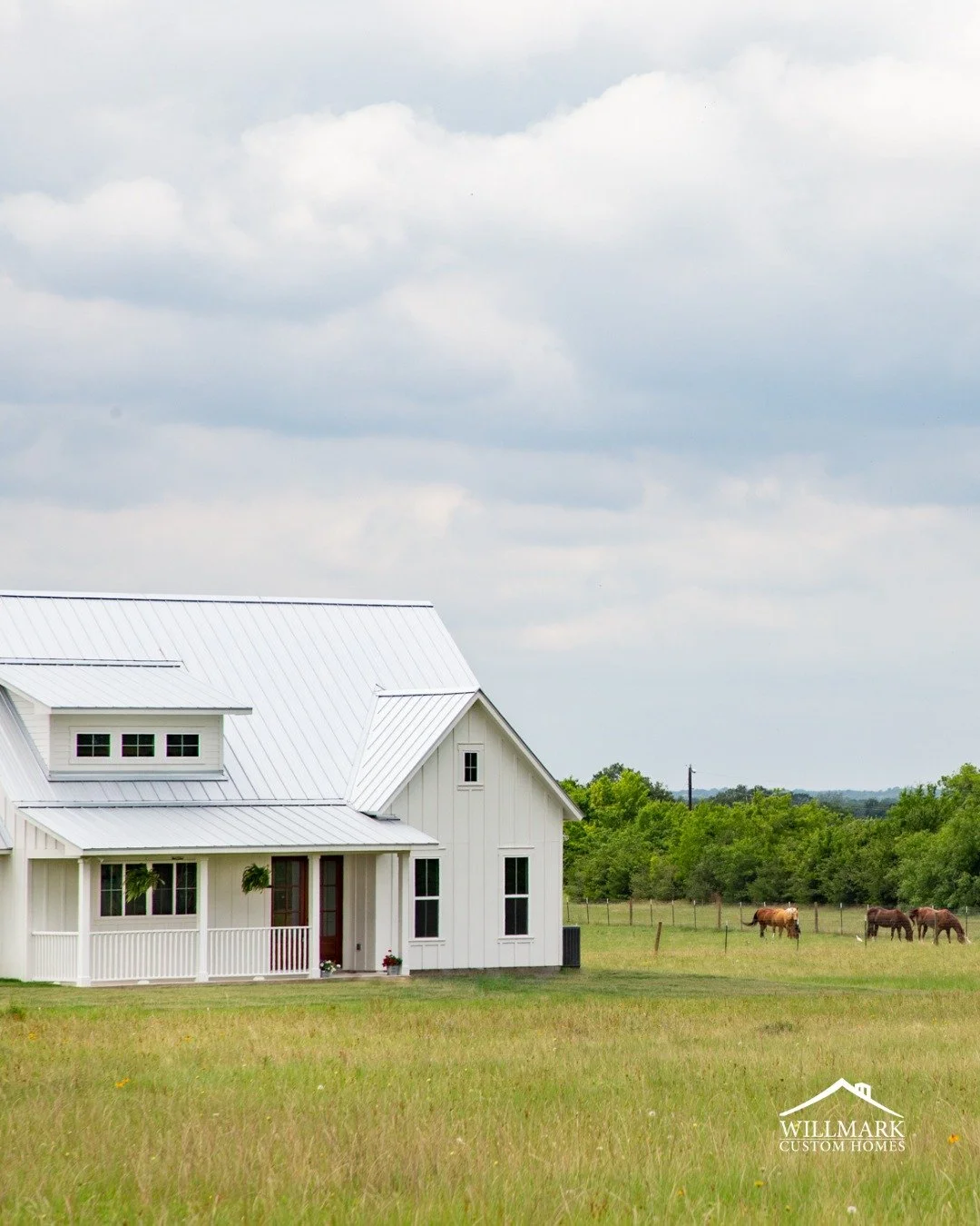 Creating spaces where you feel at home, while appreciating the world just outside your door. Happy Earth Day 🌎🌿

#willmarkhomes #customhomebuilder  #dreamhome #modernliving #customhome #earthday