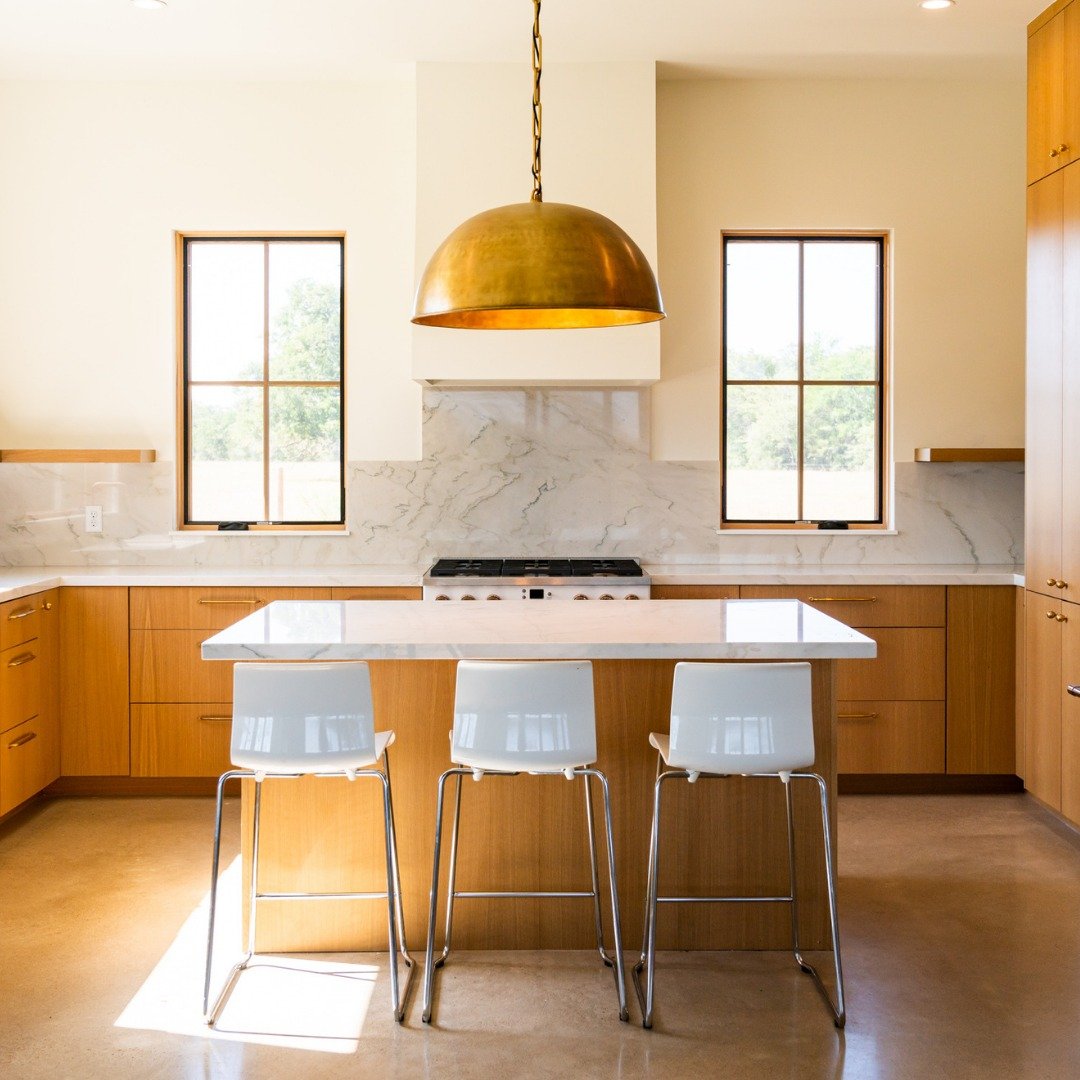 The kitchen is still the heart of the home and wood cabinets are stealing the spotlight. ✨ From rustic to modern, wood cabinetry adds a warmth and coziness to a home. Which one is your favorite? Comment below!
#kitcheninspo #trendingkitchen #kitchen2