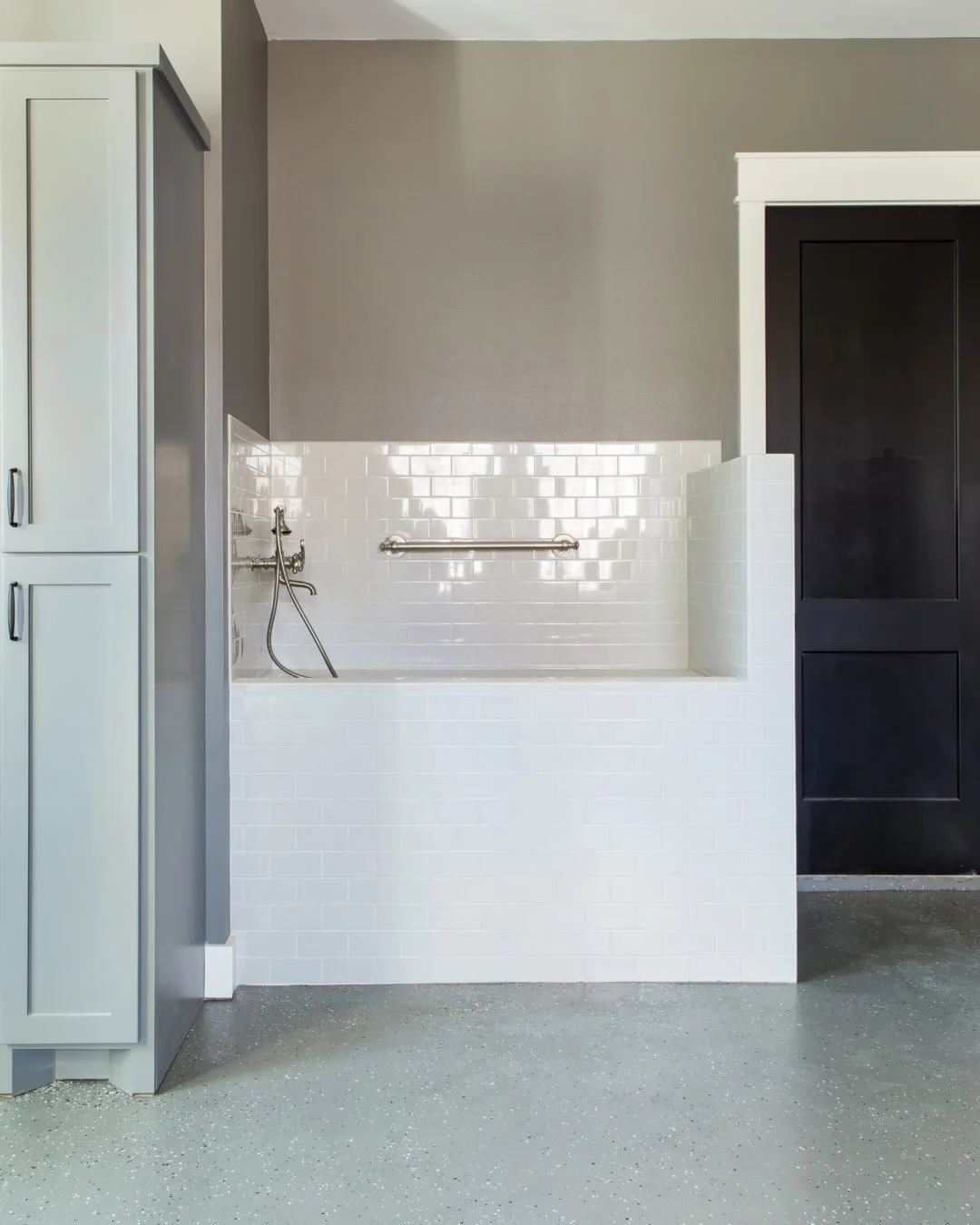 Utility Rooms are the everyday hub&mdash;where life gets organized🫧🧺 These families added a pet bath to make the space even more practical for their four‑legged loved ones🐾

Willmark designs utility and mud rooms with thoughtful details for every 