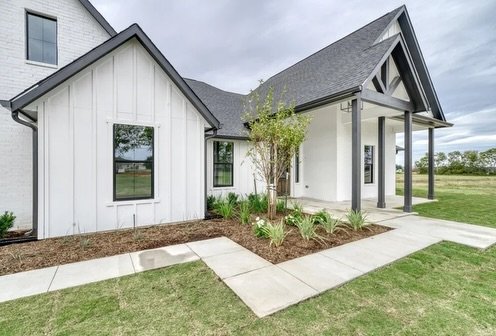 ✨ Saturday Spotlight: The Dawson ✨

Modern ranch living, thoughtfully designed for the way you live.

The Dawson brings together spacious living, timeless Texas style, and the flexibility families need. From everyday mornings to weekends spent enjoyi