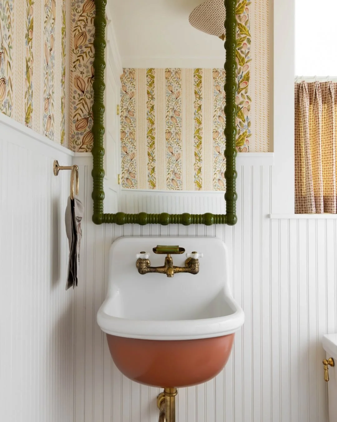 Small footprint, big personality. ✨

Wall-mounted sinks are a smart way to make the most of a powder bath or bring a more utilitarian space to life&mdash;without sacrificing style.

Think color-drenched sinks paired with unlacquered brass plumbing, a