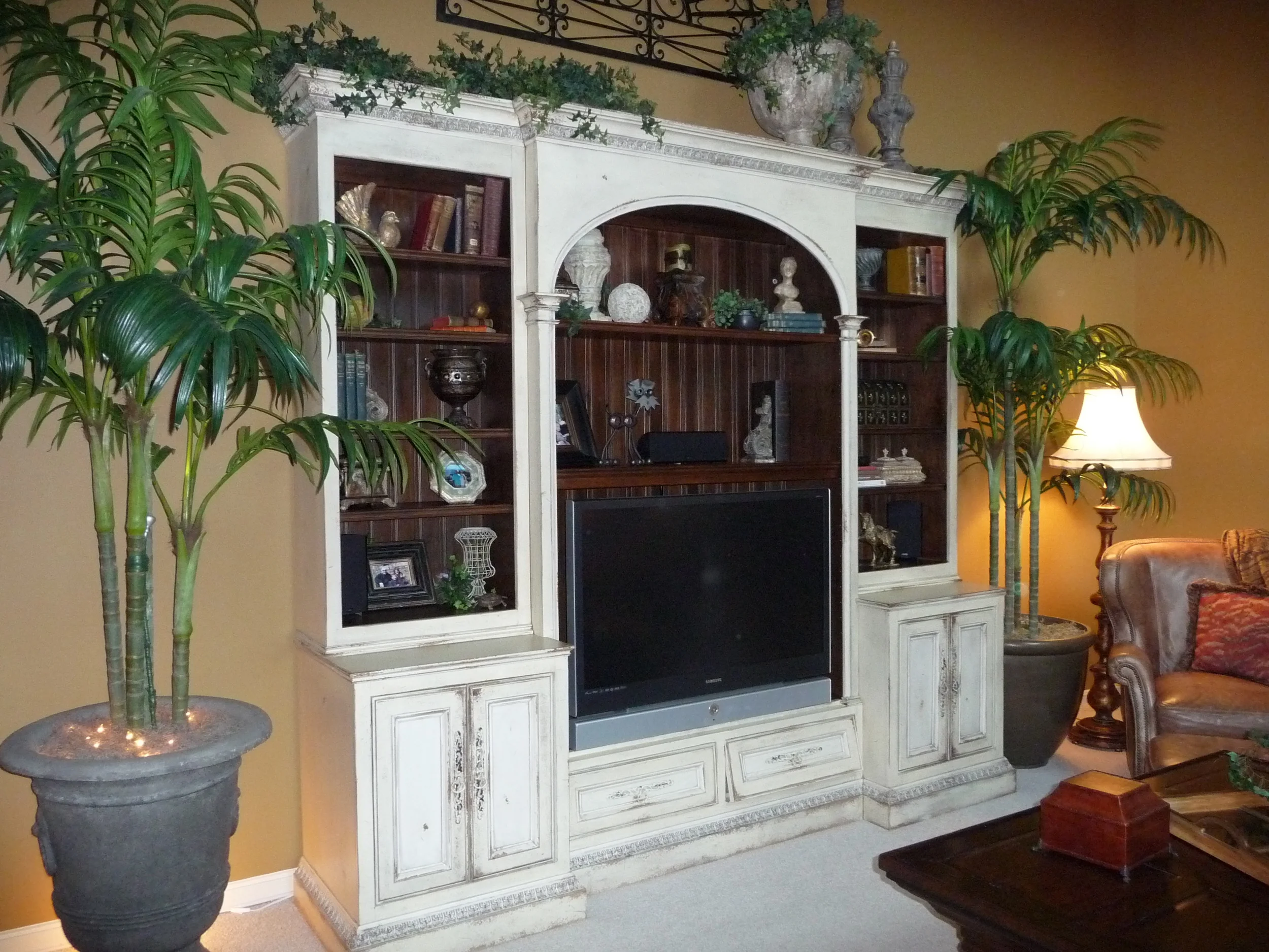 Lori's Family Room (Bookcase).jpg