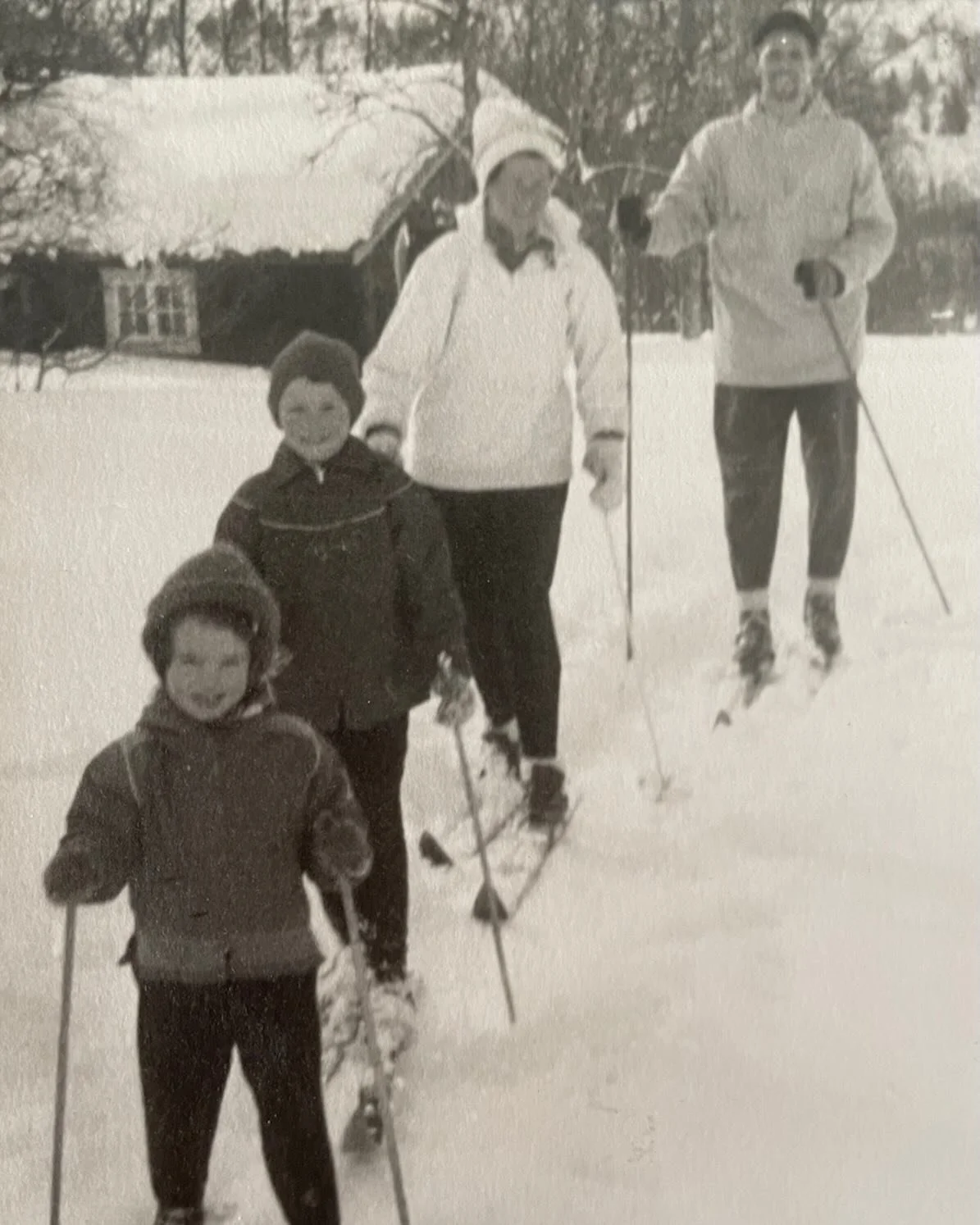 &Aring;pningstider i p&aring;sken: 
Mandag 30.3 og tirsdag 31.3 kl 10-17  Onsdag 1.4 kl 10-15  P&aring;skeaften stengt 🐣  Vi &oslash;nsker dere en riktig GOD p&aring;ske 🤗☀️🐥💛