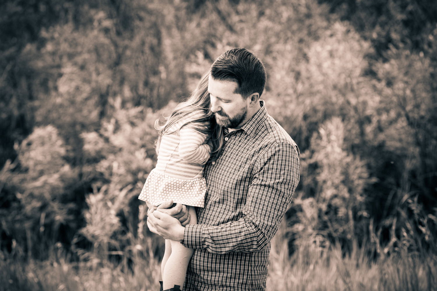 daddy-daughter-bw-family-photograph.jpg