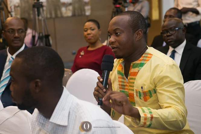 Press posed questions to the management panel