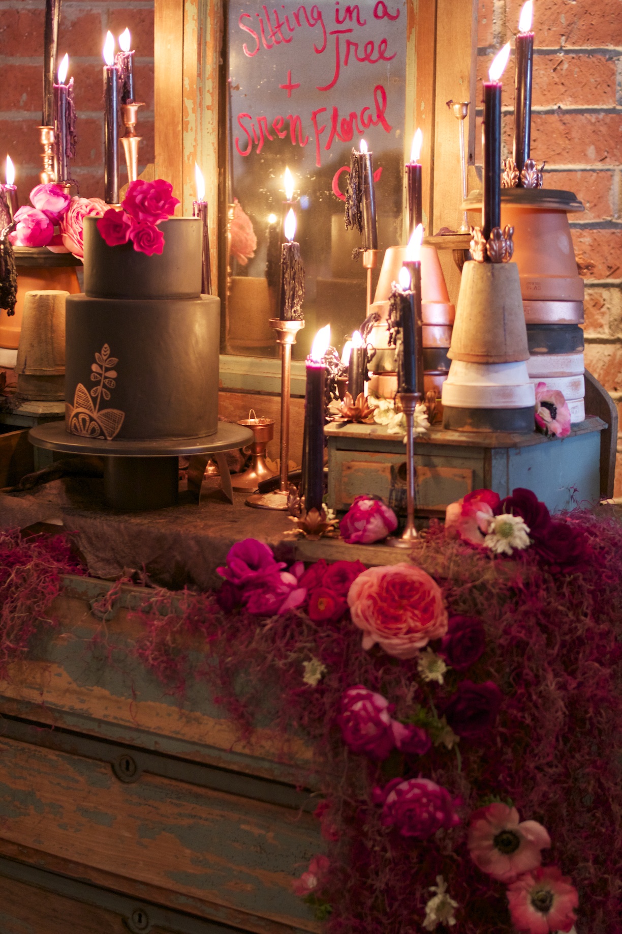 Another amazing display by Sitting in a Tree Design and Siren Floral co