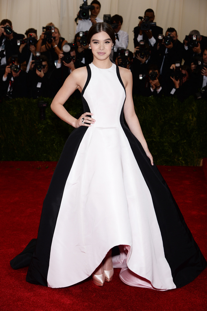 Hailee Steinfeld in Prabal Gurung.