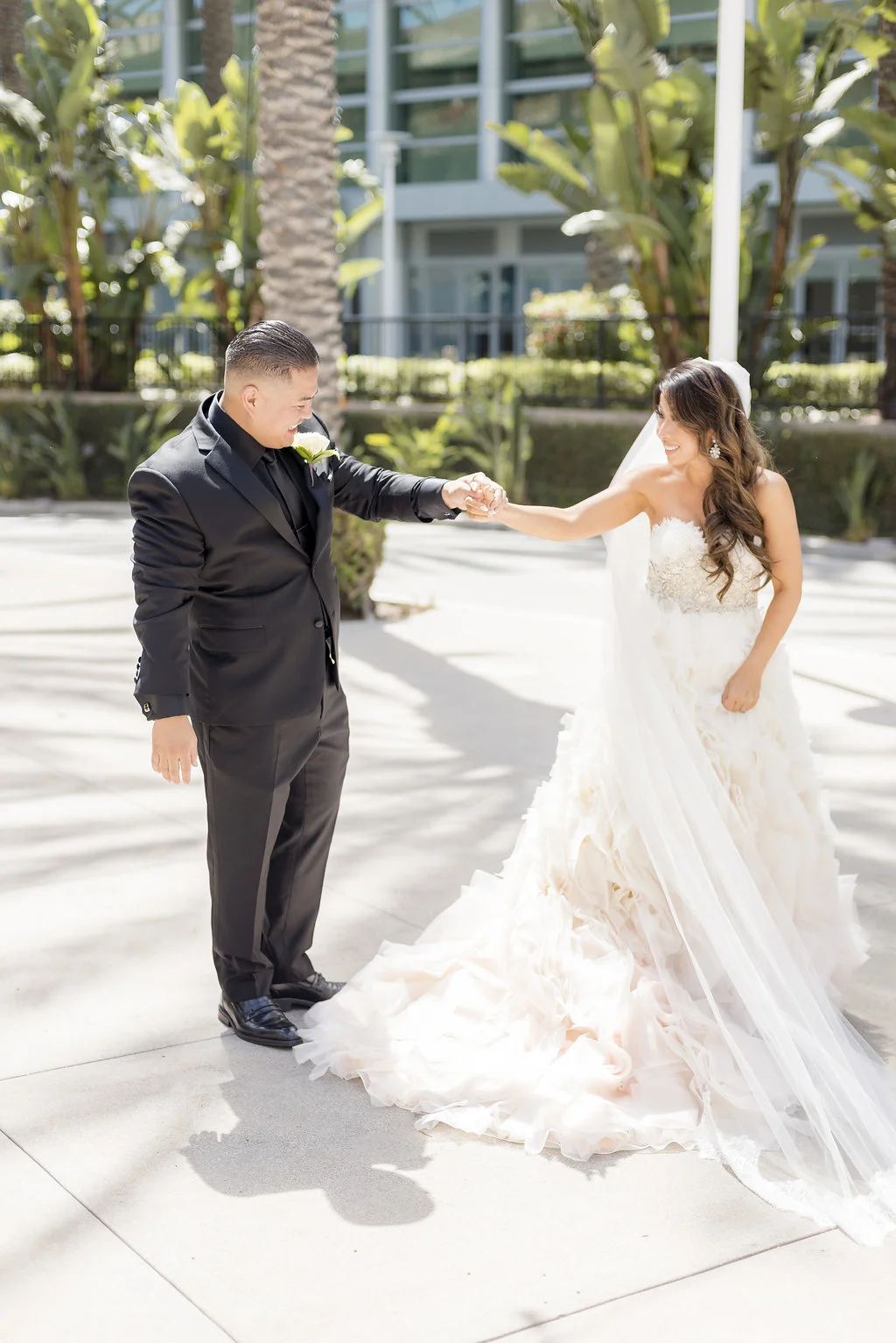 bride_groom_firstlook_0020.jpg