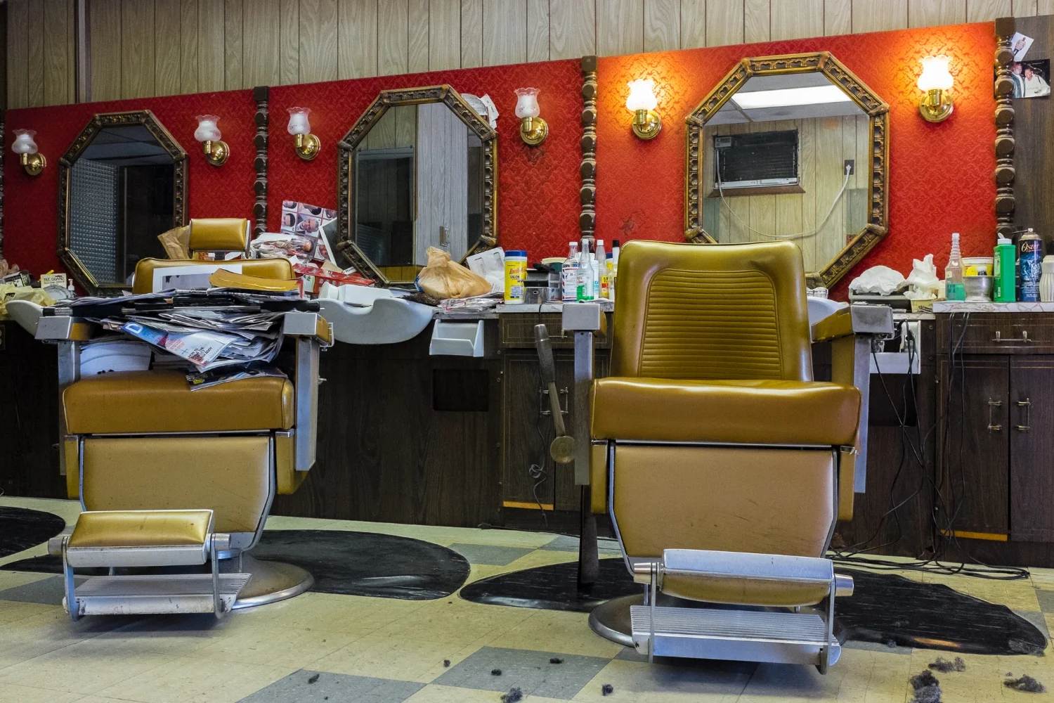 Every summer of Lisa's childhood her parents packed up the car and went on vacation. Visiting places, such as San Francisco, South Lake Tahoe and Las Vegas. Staying in a variety of modest 1950s motels usually equipped with a vintage Coke machine and