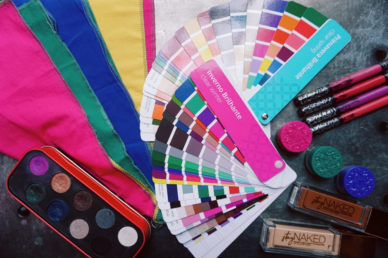 FORMAÇÃO DE ANALISTA DE COLORAÇÃO PARA MAQUIADORES