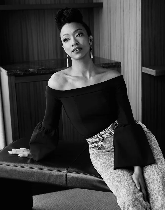 2017_PJ_Sonequa_Martin-Green_0768_bw.jpg
