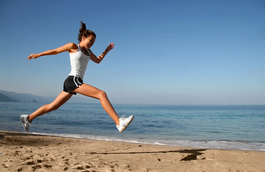 Woman_jumping_beach.jpg