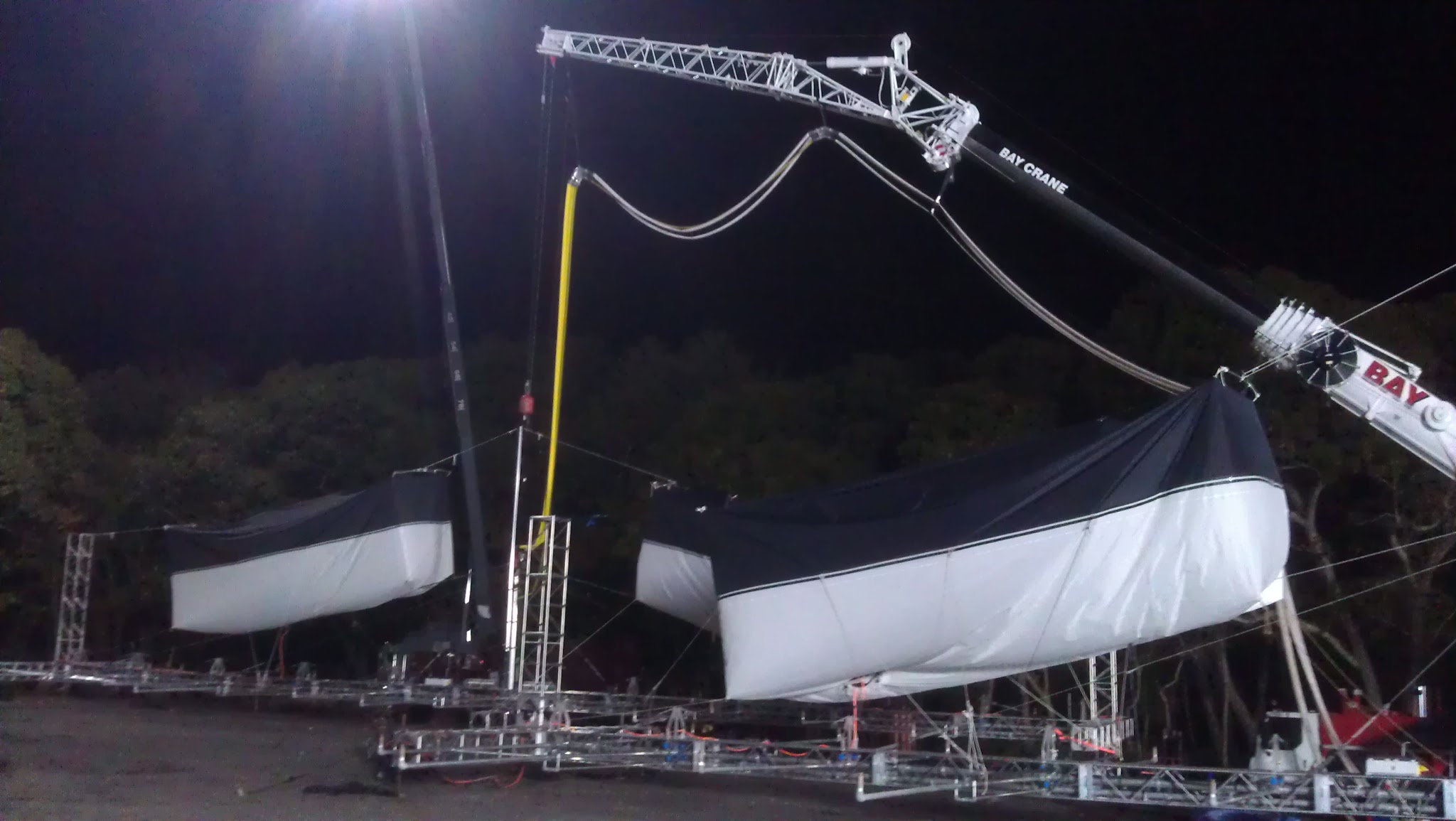 Bay cranes with ballon lights and rain towers