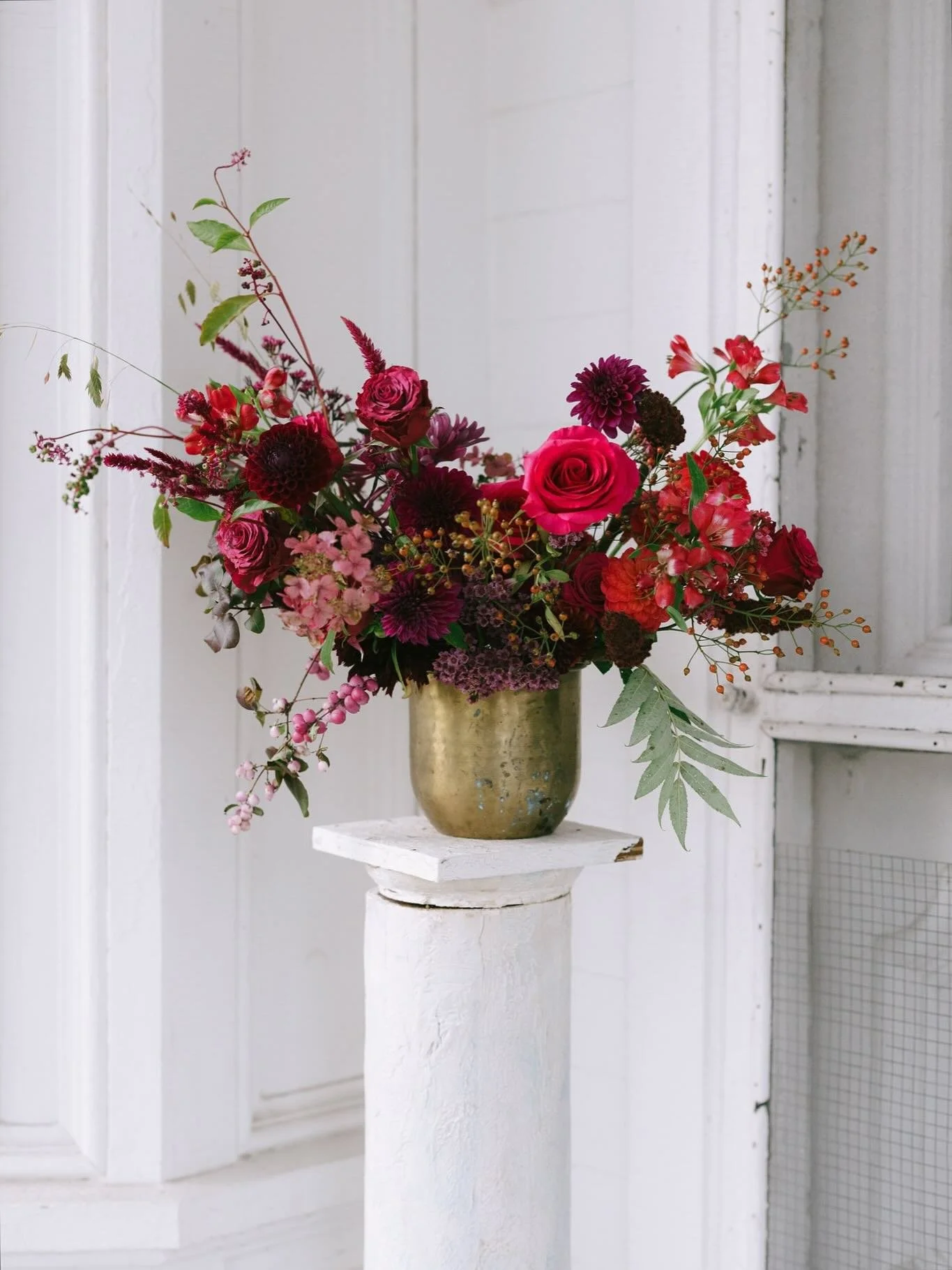 All this talk about jewels&hellip;

Photos by @juliettezygpicturestudios 

#jeweltonedwedding #jeweltonedflowers #beautifullywild #eventflowers #fallwedding #nycwedding #fingerlakeswedding #floraldesign