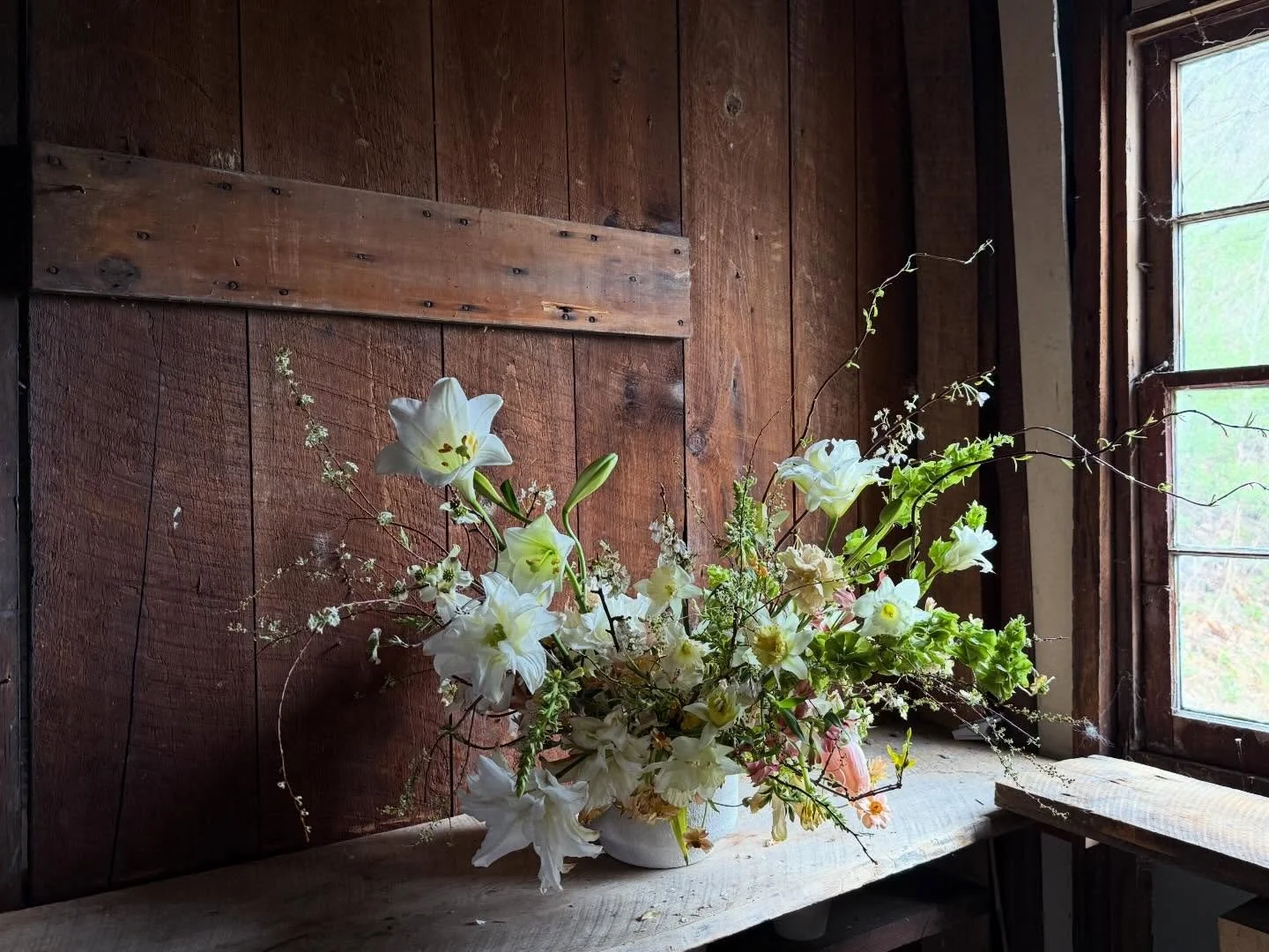 Rainy day studio muck about with some very &ldquo;mature&rdquo; event leftovers and daffs and other snippets from my gardens and basement growing op.

#spring #springflowers #wildweddingflowers #flxwedding #floralinspo