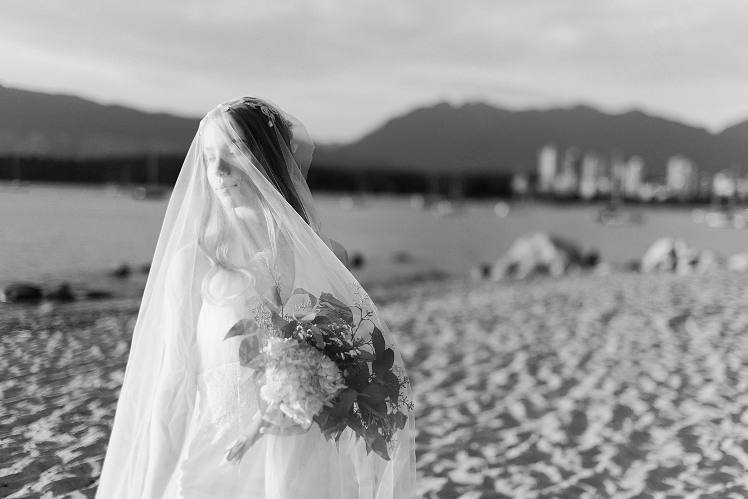 KitsilanoBeachBridalPortraitSessionVancouverWeddingPhotographer02.JPG