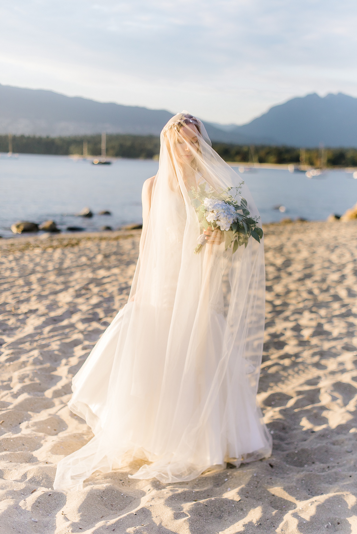 KitsilanoBeachBridalPortraitSessionVancouverWeddingPhotographer04.JPG