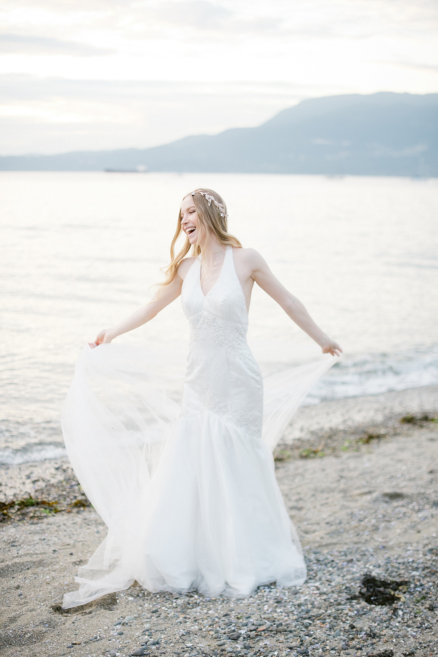 KitsilanoBeachBridalPortraitSessionVancouverWeddingPhotographer21.JPG