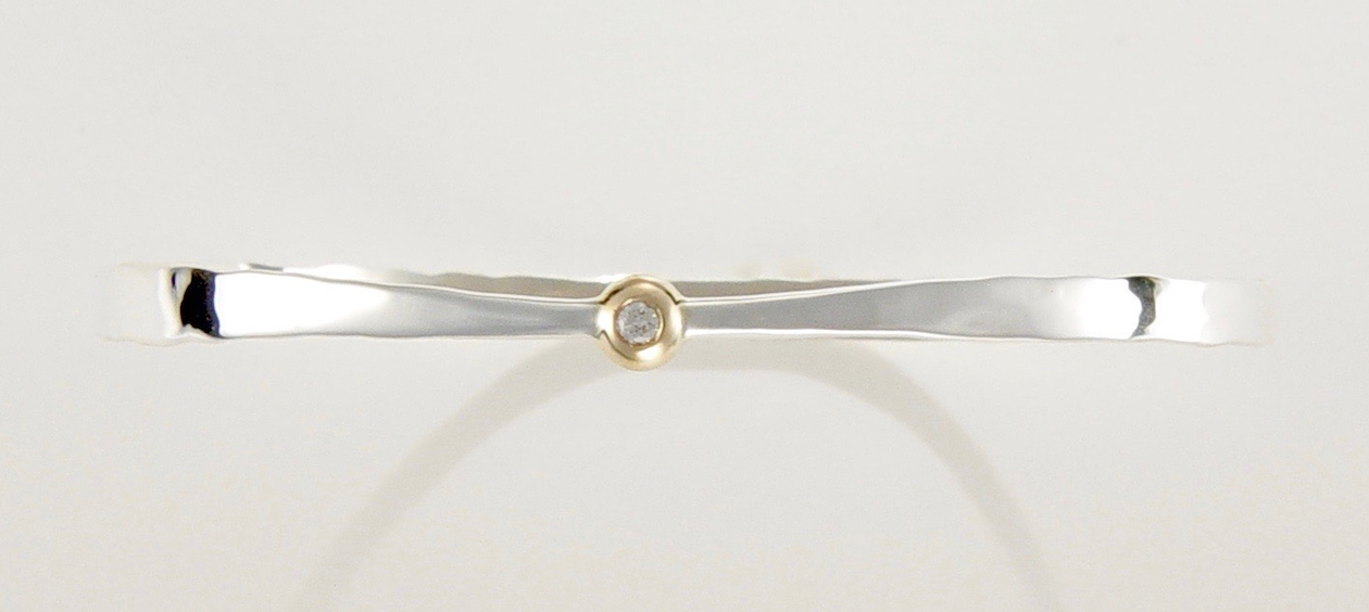 ESSENTIAL BANGLE WITH DIAMOND