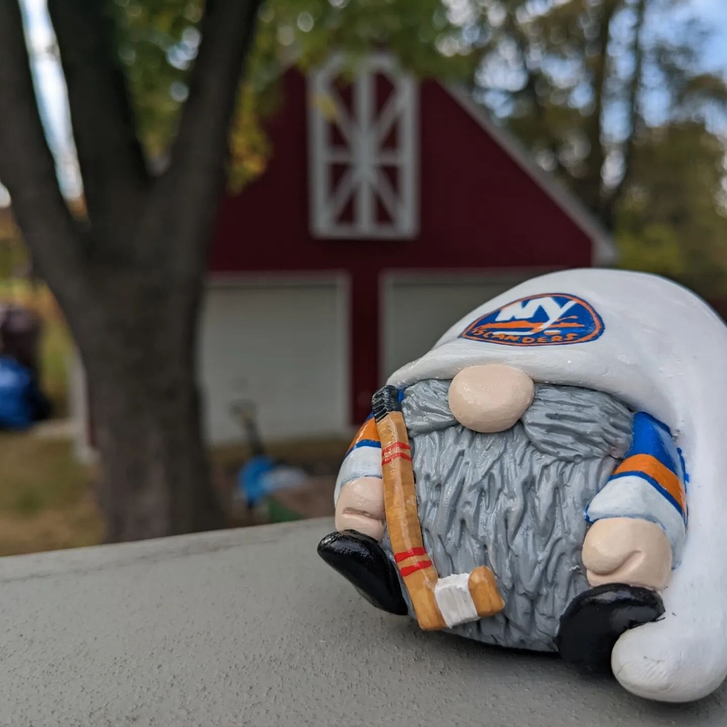 My buddy @wired_workshop sent me a #hockeygnome being of the same fanbase made by the very talented @amandaleeartistries The detailed hand painted logo is so impressive. Thanks Mario, he sits in a place of honor right next to the #smarthockeylight. H