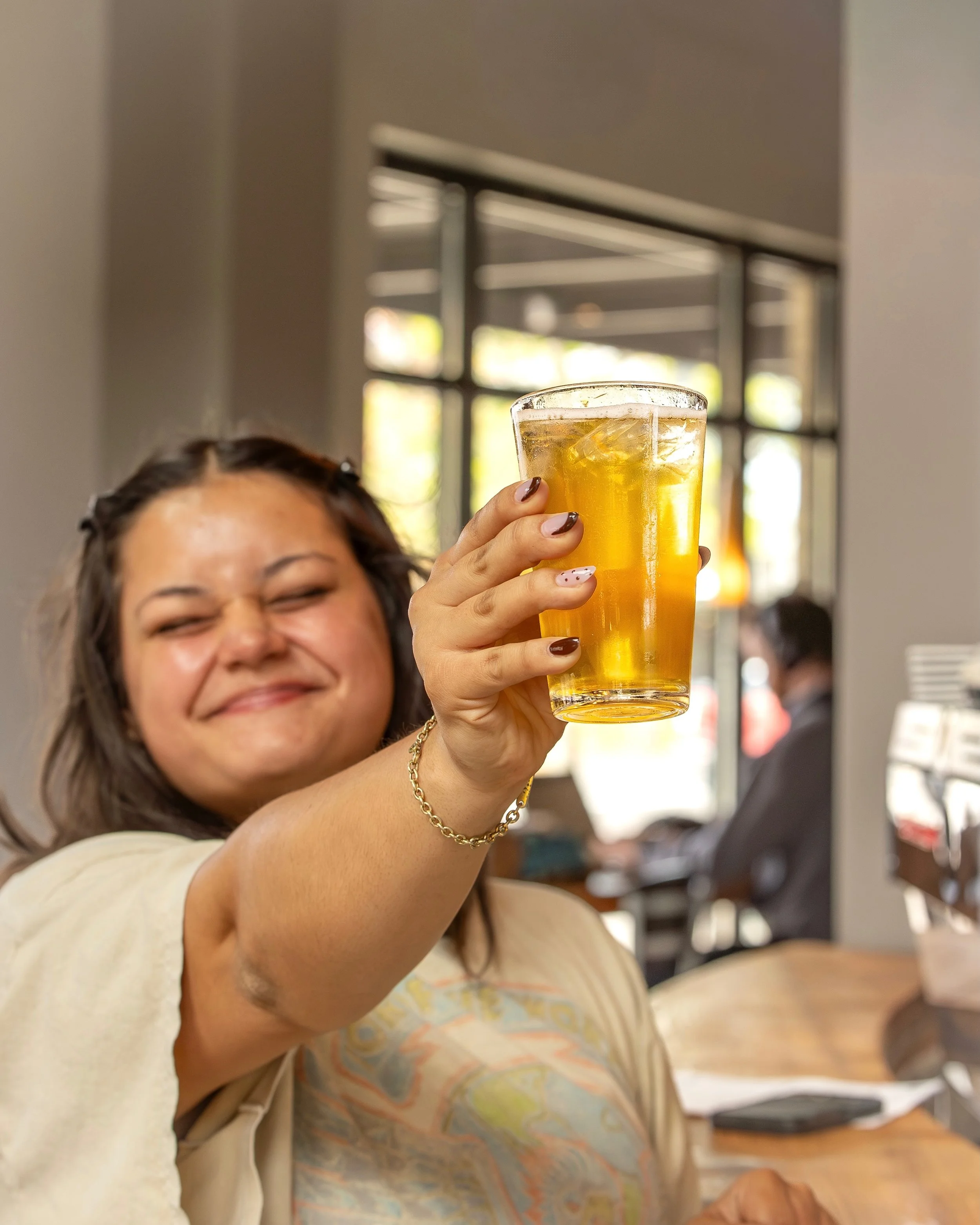 Is that beer!? 🍺 Alas, it is not. It&rsquo;s actually our house-made pineapple green sparkling tea! Oh yeah, we have sparkling tea! In need of a carbonated, refreshing, perfectly sweetened beverage? Look no further than our tap system! This green te