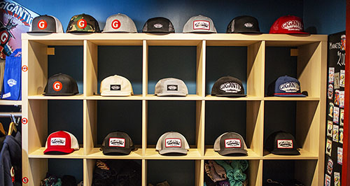 Captuer Packs Gigantic Brew - Hats Merched.jpg