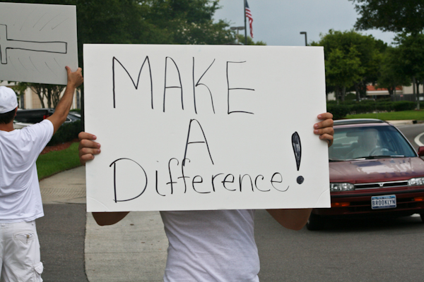 fundraising-in-jax-june-6-2009-16.jpg