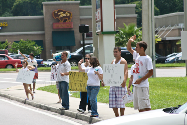 fundraising-in-jax-june-6-2009-26.jpg