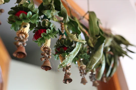 npib-india-in-the-winter-door-decoration.jpg