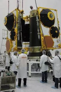 Imagen 1. Prepamiento del satélite MetOp.